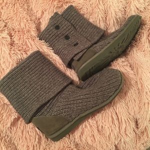 Grey knit Uggs